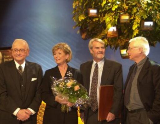 Die Preisträger mit Ilse Madaus-Friedrichs.